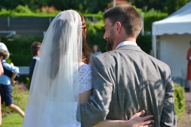 photos des mariés au Domaine le Fief de Jade