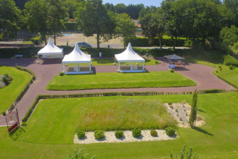 vue de drone de l'espace de cérémonie au Domaine le fief de Jade